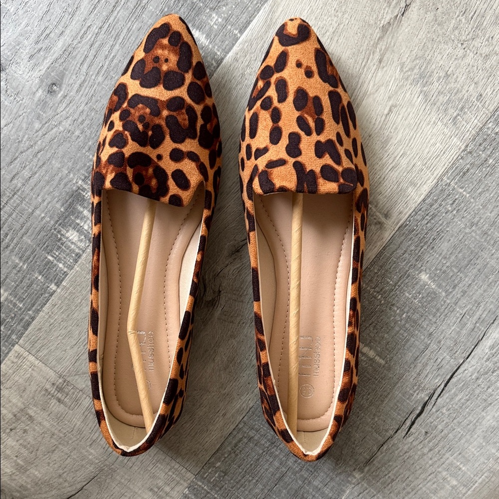 Chic Leopard Print Flats